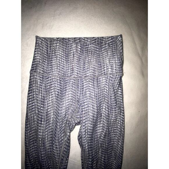 Womens Lululemon Wunder Under Crop (Hi-Rise) *21" Size 4 - Picture 5 of 7